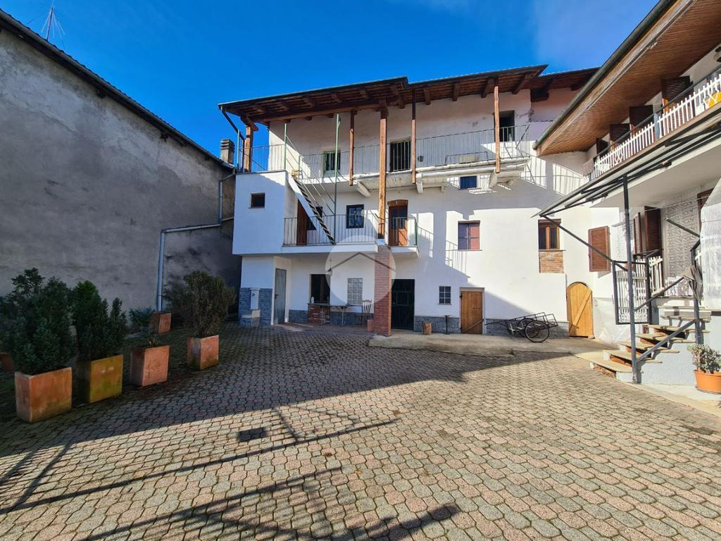 3 Schlafzimmer Haus in San Colombano Belmonte, Italy, Nr. 53219