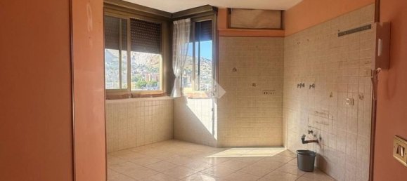 5 Schlafzimmer Wohnung in Palermo, Italy, Nr. 348445 2
