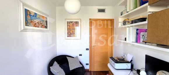 3 rooms Apartment in Florence, Italy No. 209012 16