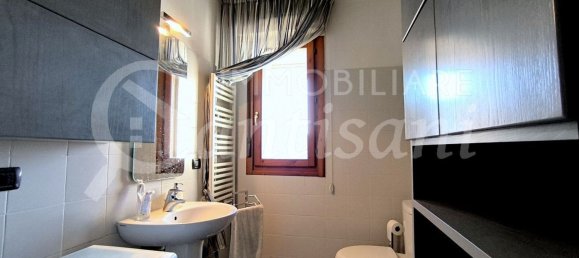 3 rooms Apartment in Florence, Italy No. 209012 9