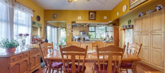 4 bedrooms House in British Columbia, Canada No. 1211 11