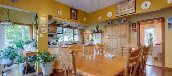 4 bedrooms House in British Columbia, Canada No. 1211 10