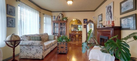 4 bedrooms House in British Columbia, Canada No. 1211 3