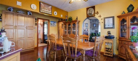 4 bedrooms House in British Columbia, Canada No. 1211 12