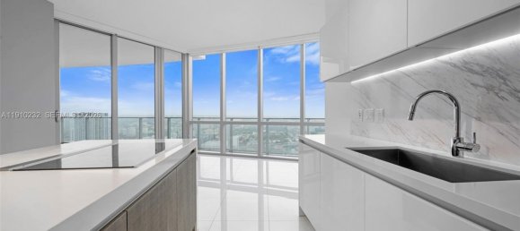 1 chambre propriété commerciale à vendre à Miami, Miami-Dade, Florida, USA № 614802 7