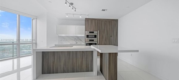 1 chambre propriété commerciale à vendre à Miami, Miami-Dade, Florida, USA № 614802 3