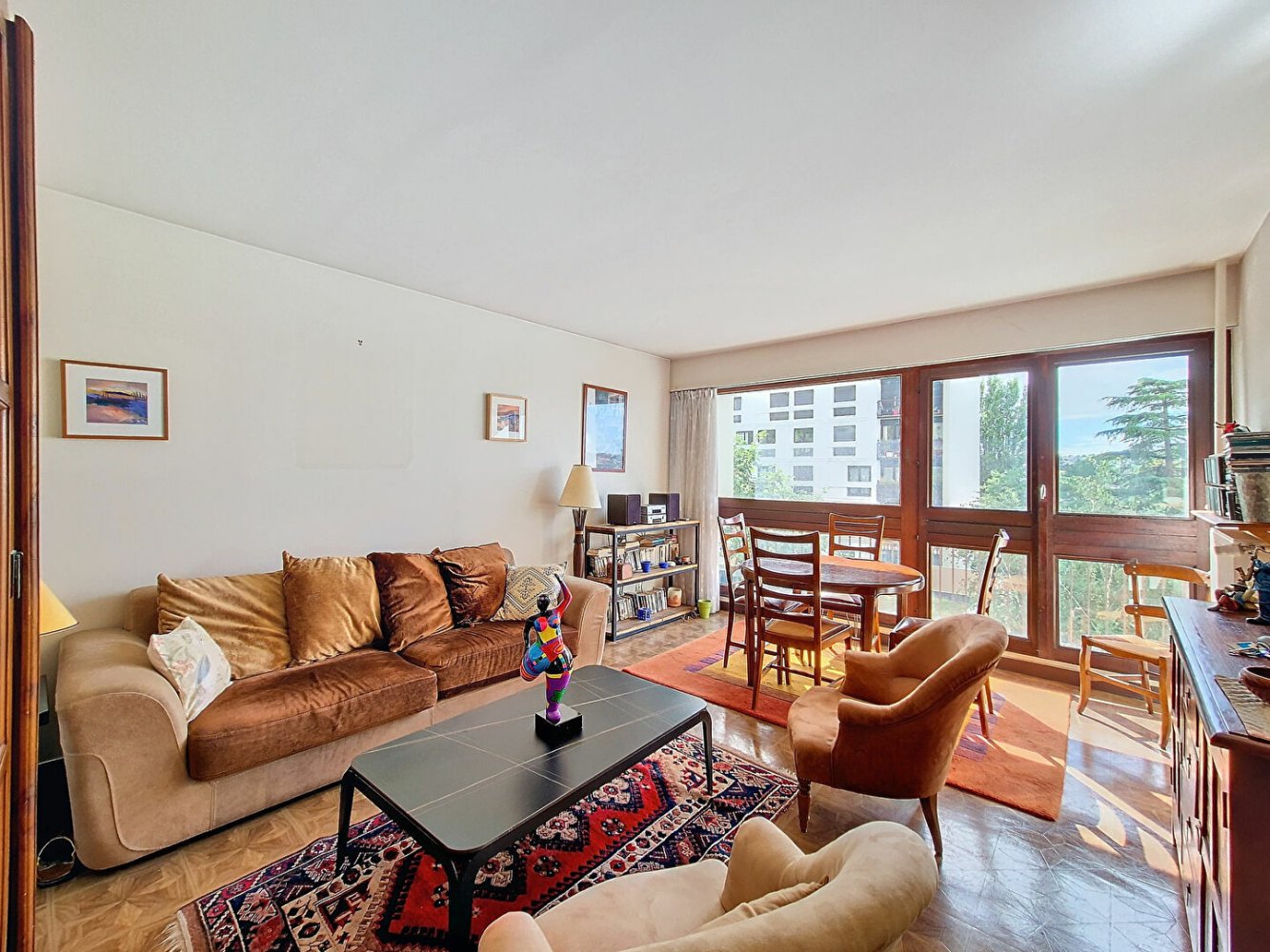 Apartamento de 2 dormitorios en L'Hay-les-Roses, France No. 178010