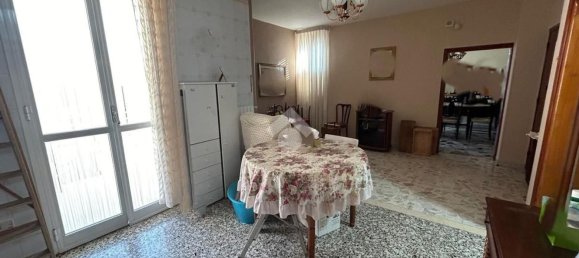 3-salle Appartement à Barletta, Italy No. 82898 7