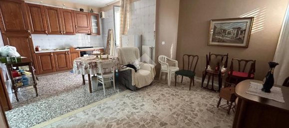 3-salle Appartement à Barletta, Italy No. 82898 8