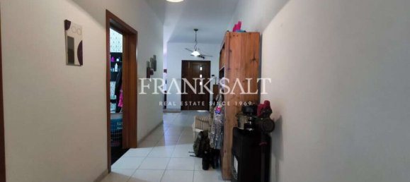 2 bedrooms Apartment in Birzebbuga, Malta No. 2953 3