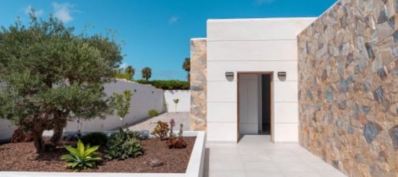 4 bedrooms Villa in Torrevieja, Spain No. 183674 2