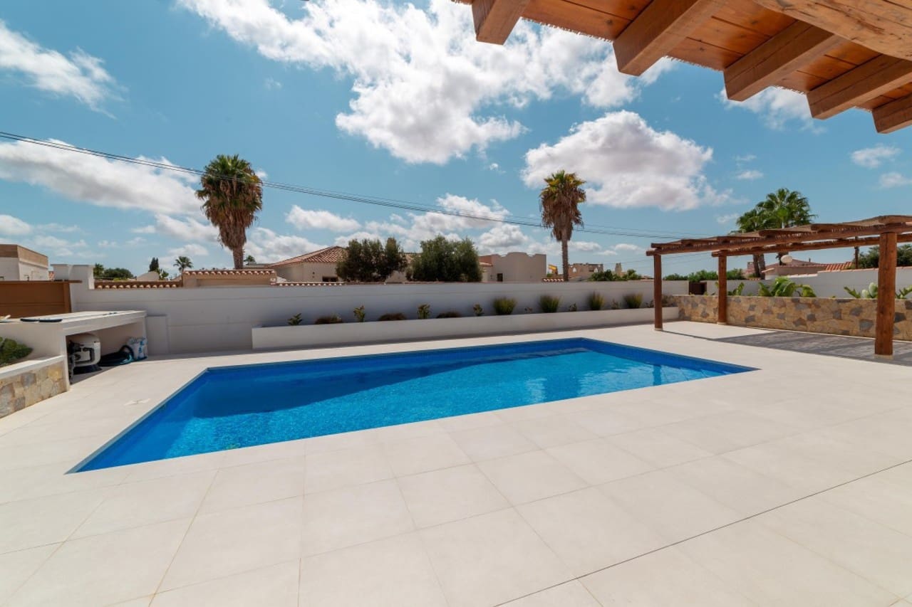 4 bedrooms Villa in Torrevieja, Spain No. 183674