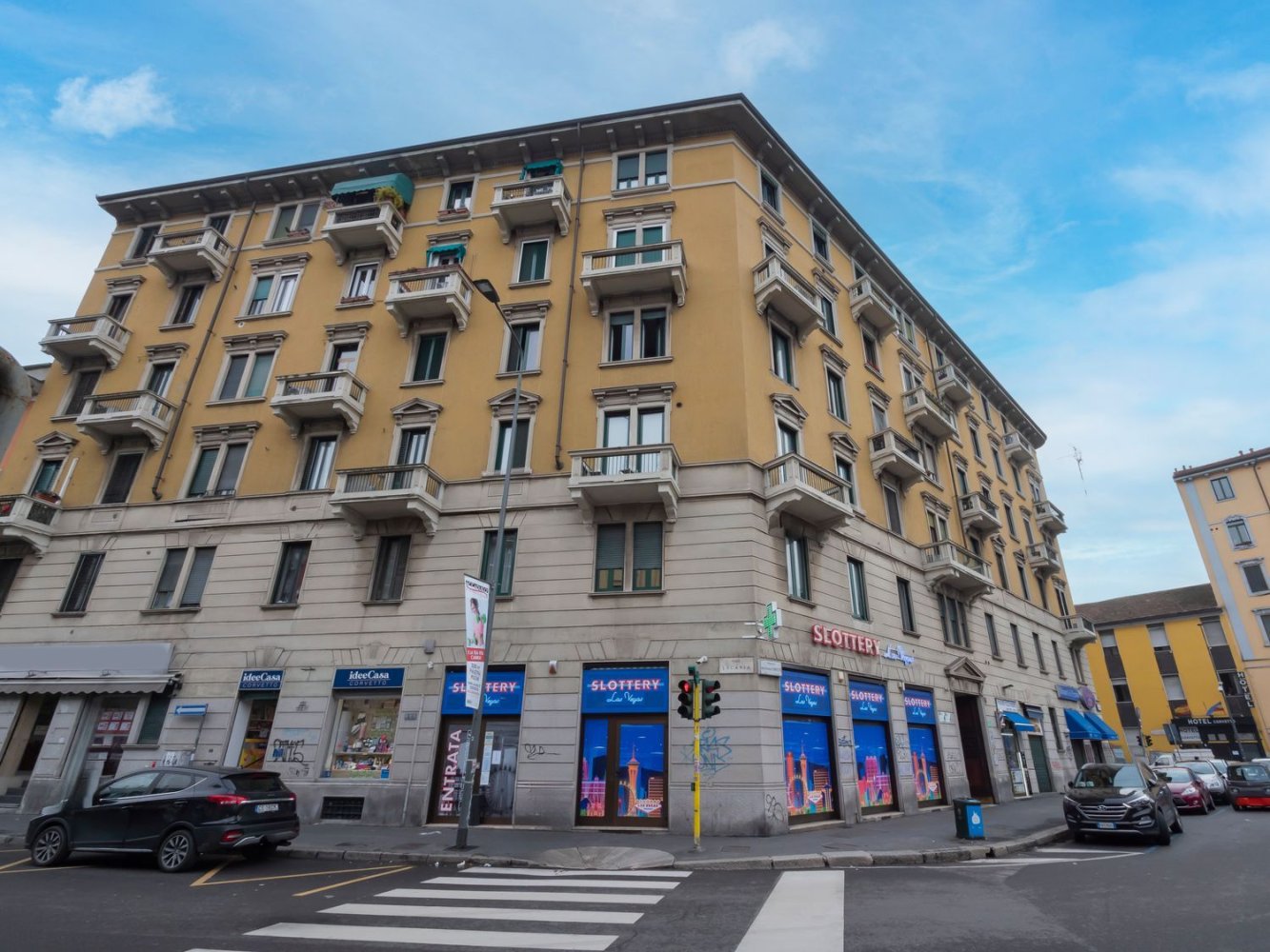 3-salle Appartement à Milan, Italy No. 240721