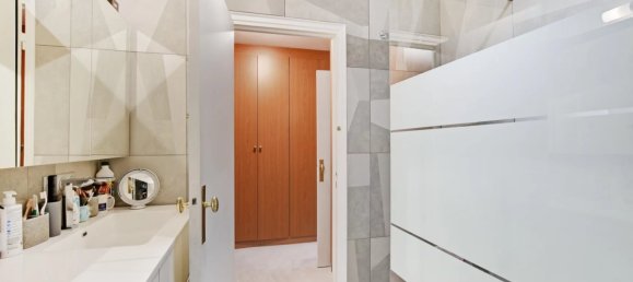 4 bedrooms Apartment in Paris, France No. 299092 5