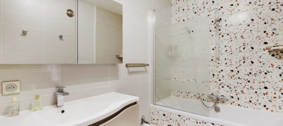 4 bedrooms Apartment in Paris, France No. 299092 9