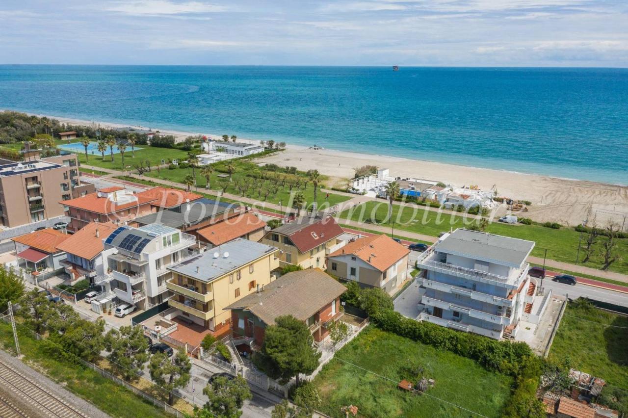 12 rooms Villa in Porto Sant'Elpidio, Italy No. 19351