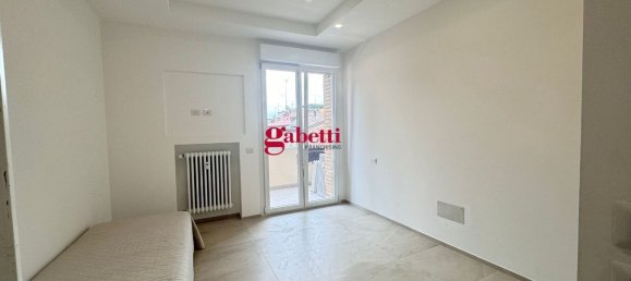 Apartamento de 2 habitaciónes en Rimini, Italy No. 298984 9