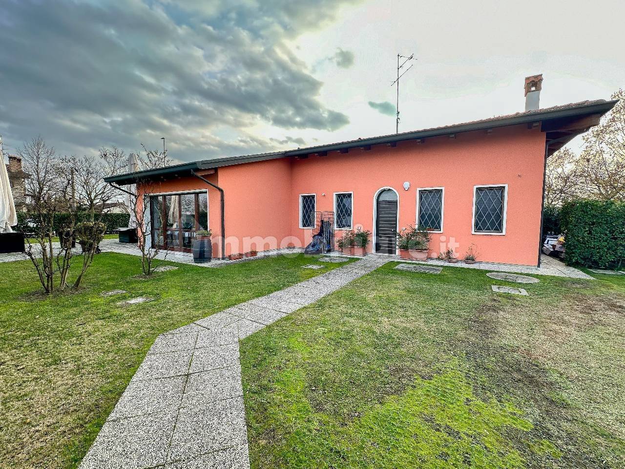 Gebäude in Lugo, Italy 270m², Nr. 174401