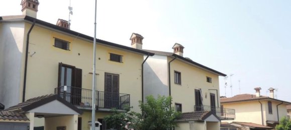 3غرفة شقة في Chignolo Po, Italy رقم 72401 2