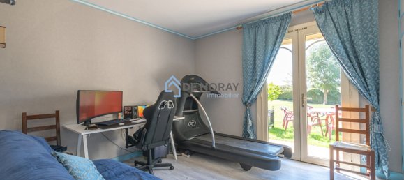 8 bedrooms House in Loches, France No. 81021 11