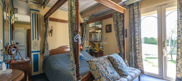 8 bedrooms House in Loches, France No. 81021 10