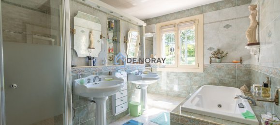 8 bedrooms House in Loches, France No. 81021 9