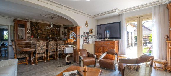 8 bedrooms House in Loches, France No. 81021 5