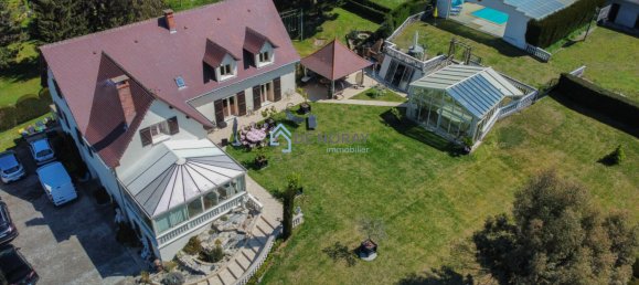 8 bedrooms House in Loches, France No. 81021 4