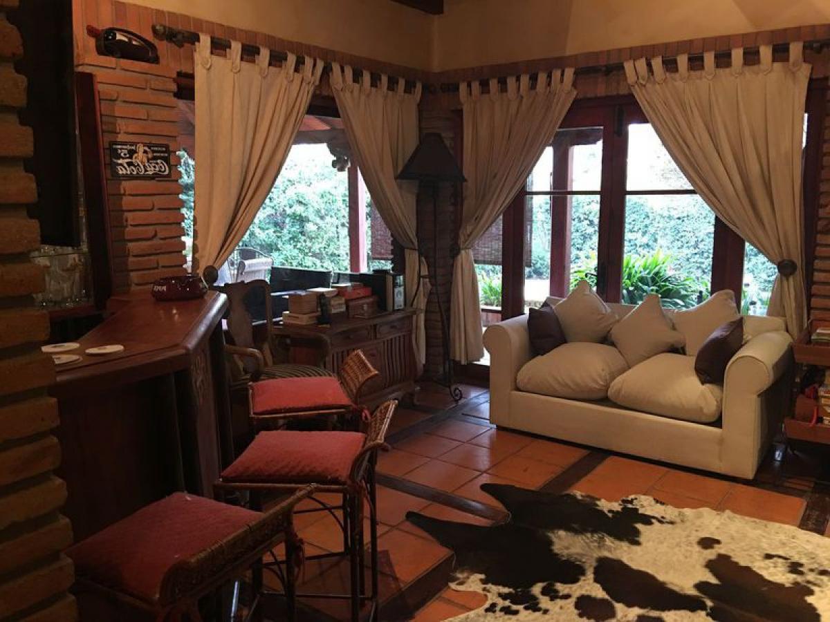 6 bedrooms House in Santiago, Chile No. 2647