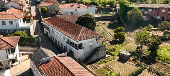 Дом с 6 спальнями в Гимарайнш, Португалия № 34344 6