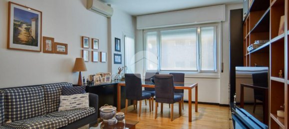 2 bedrooms Apartment in Milan, Italy No. 324775 5