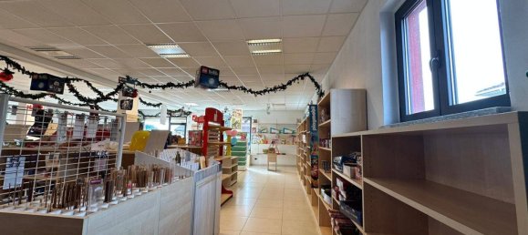 Propriété commerciale à Oleggio, Italy 145m² No. 18392 4