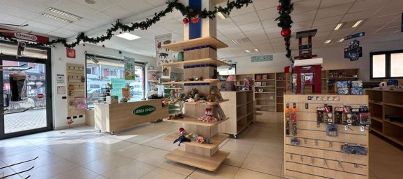 Propriété commerciale à Oleggio, Italy 145m² No. 18392 2