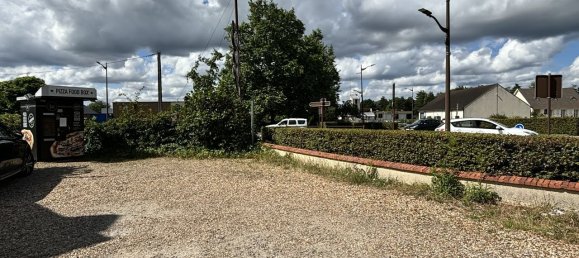 36m² Commercial property in Chateauneuf-sur-Loire, France No. 228995 3