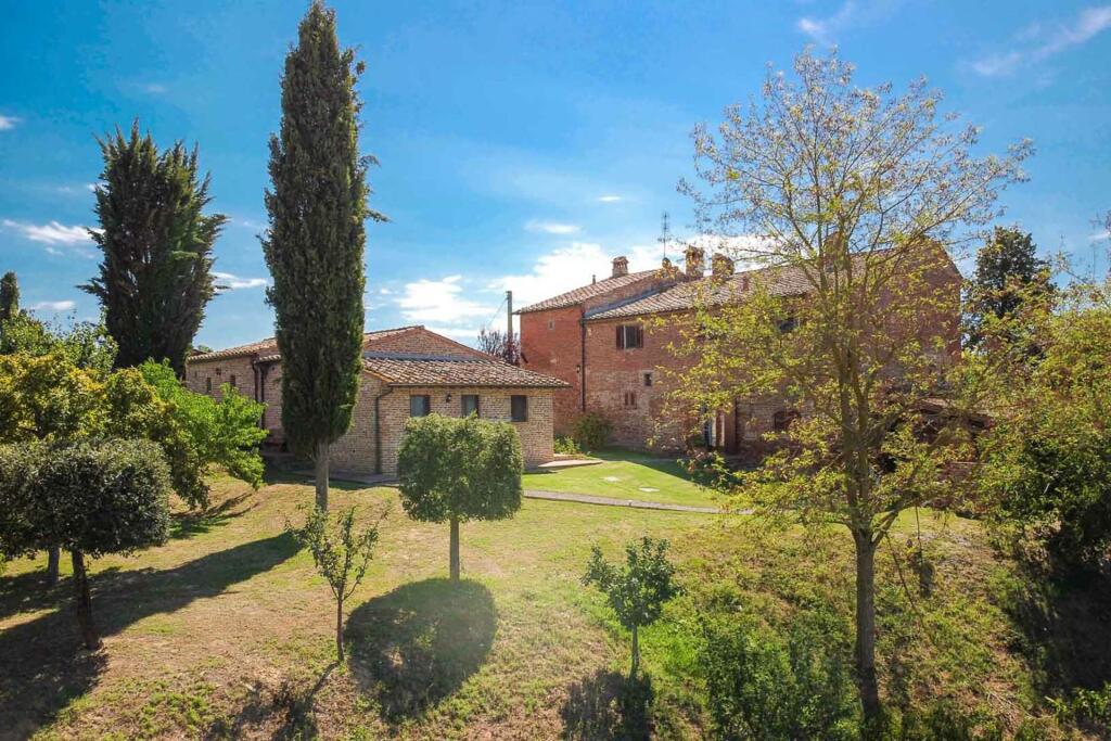 Casa de 8 dormitorios en Cortona, Italy No. 52847