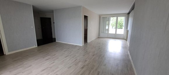 Квартира с 6 комнатами в Безан, Франция № 64924 3