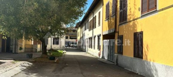 1 bedroom Apartment in Vittuone, Italy No. 165421 2
