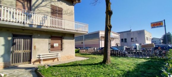 13 rooms House in Campegine, Italy No. 10490 8