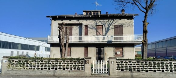 13 rooms House in Campegine, Italy No. 10490 2