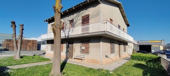 13 rooms House in Campegine, Italy No. 10490 9