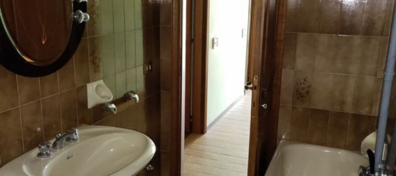 13 rooms House in Campegine, Italy No. 10490 46