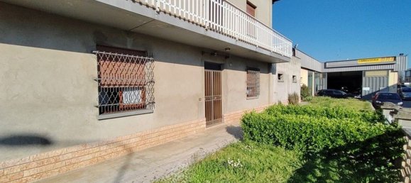 13 rooms House in Campegine, Italy No. 10490 10