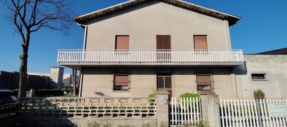 13 rooms House in Campegine, Italy No. 10490 12