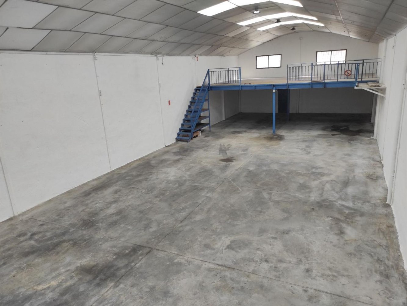 350m² Warehouse in Madrid, Spain No. 142975