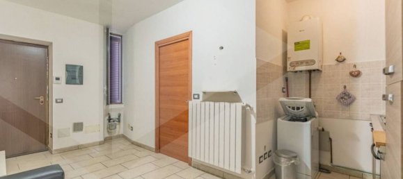 Квартира с 2 комнатами в Милан, Италия № 241648 4