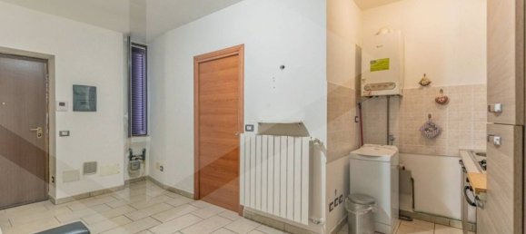 Квартира с 2 комнатами в Милан, Италия № 241648 11