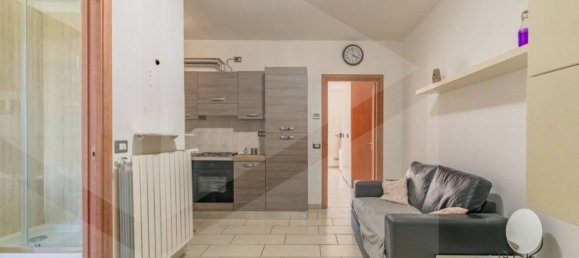 Квартира с 2 комнатами в Милан, Италия № 241648 2