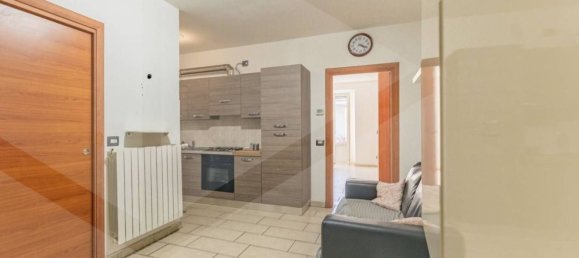 Квартира с 2 комнатами в Милан, Италия № 241648 3