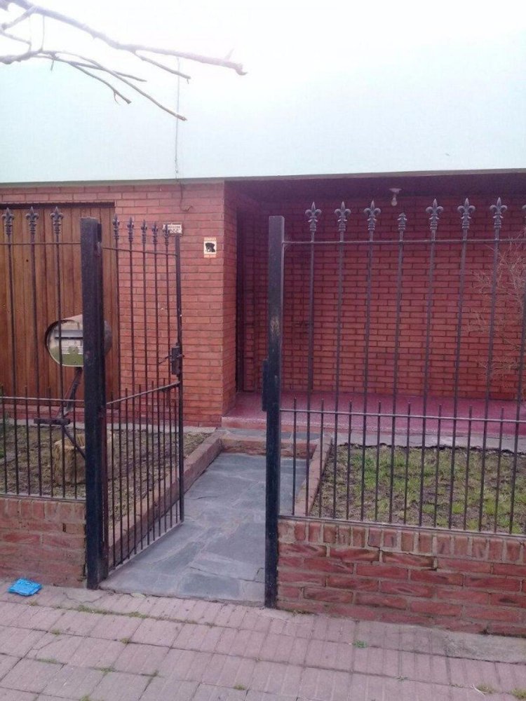 2 bedrooms House in Mar del Plata, Argentina No. 67207