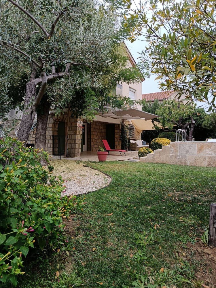 3 bedrooms House in Avignon, France No. 326508